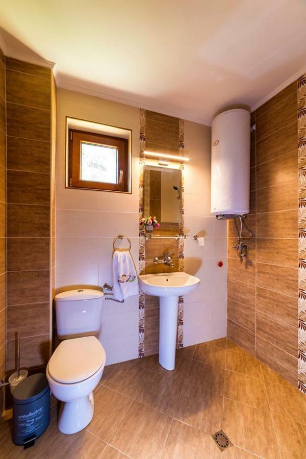 Guest House Beniart Vetrintsi Ngoại thất bức ảnh
