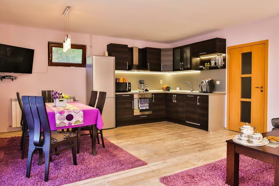 Guest House Beniart Vetrintsi Ngoại thất bức ảnh